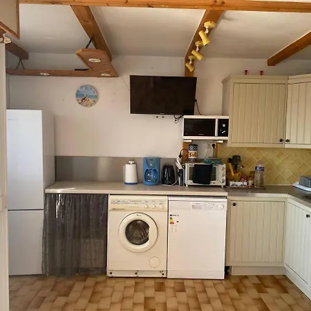 A 70 Metres De La Plage, Etage 1 Apartment *