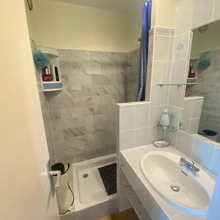 A 70 Metres De La Plage, Etage 1 Apartment
