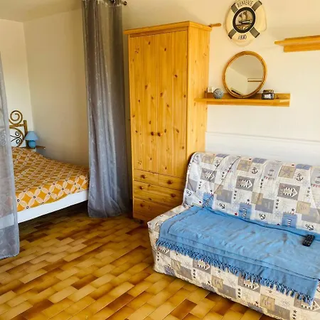 A 70 Metres De La Plage, Etage 1 Apartment *