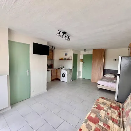 A 70 Metres De La Plage, Etage 1 Apartment *