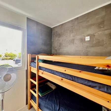 Apartment A 70 Metres De La Plage, Etage 1 *